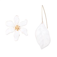 ( white)UR fashion Leaf flowers earrings asymmetry personality multicolor earring Street Snap