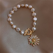 ( Gold)Korea Pearl daisy bracelet woman samll high bangle temperament all-Purpose brief