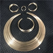 ( Gold)necklace set A...
