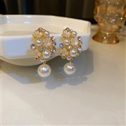 ( Silver needle Gold)silver Korea fresh temperament Pearl diamond flowers earring retro brief creative earrings