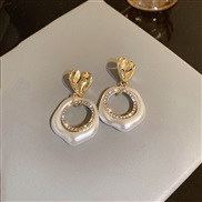 ( Silver needle Gold)silver Korea Pearl diamond love earrings geometry circle fashion earring fresh temperament personal