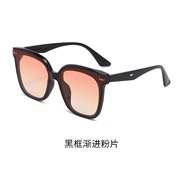 ( Black frame  pink Lens )gm Sunglasses  style Korean style sunglassgm  fashon polarzed lght