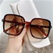 ( tea  frame  tea  Lens )Rce nal square sunglass fashon sunglass lady ant-ultravolet retro Sunglasses