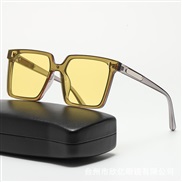 ( gray  frame  yellow Lens )fashon Rce nal square sunglass samll style man woman style ant-ultravolet Sunglasses