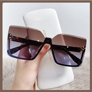 ( frame  tea  blue )occdental style Metal sunglass fashon women Sunglasses ant-ultravolet