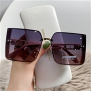 ( purple frame  gray  pink Lens )Nylon polarzed lght gradual change sunglass woman fashon trend ant-ultravolet damond S