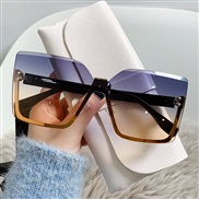 ( Black frame  gray  Lens )occdental style Metal sunglass fashon women Sunglasses ant-ultravolet