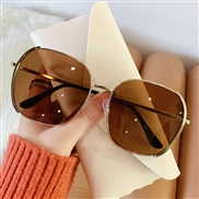 ( gold frame  tea  Lens ) fashon sunglass man  Korean style square Ellpse Sunglasses woman  personalty ant-ultravolet