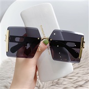 ( Black frame  Black grey  Lens )samll style Korean style Sunglasses fashon sunglass ant-ultravolet sunglass