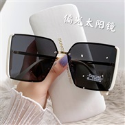 ( while frame Black grey  Lens )hgh square sde cut polarzed lght woman sunglass ant-ultravolet style Sunglasses