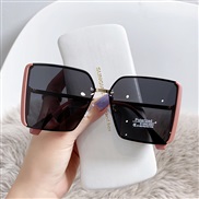 ( purple frame  Black grey  Lens )hgh square sde cut polarzed lght woman sunglass ant-ultravolet style Sunglasses