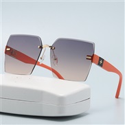 ( frame  gray  pink Lens )Korean style Sunglasses woman hgh cloverns sde cut personalty fashon sunglass