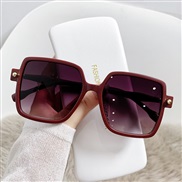 ( Burgundy frame  tea  Lens ) occdental style square sunglass samll style lady personalty ant-ultravolet Sunglasses