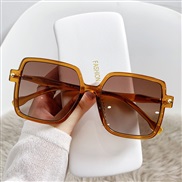 ( tea  frame  tea  Lens ) occdental style square sunglass samll style lady personalty ant-ultravolet Sunglasses