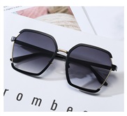 ( Black frame  Gradual change gray ) trend retro Metal sunglass occdental style Sunglasses woman ant-ultravolet