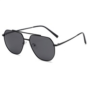 ( Black frame  Black grey  Lens ) style polarized light sunglass classic man Sunglasses fashion Colorful sunglass