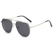 ( silver frame  Black grey  Lens ) style polarzed lght sunglass classc man Sunglasses fashon Colorful sunglass