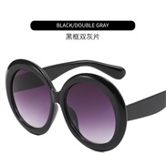 ( Black frame  gray  Lens ) trend Sunglasses man sunglassns woman  occidental style super sun Sunglasses