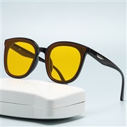 ( Black frame  Lens )square samll style Sunglasses woman hgh personalty trend fashon sunglass