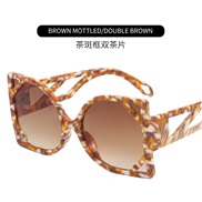 ( tea  frame  tea  Lens ) sunglass womanns  occdental style hollow Outdoor fashon Sunglasses