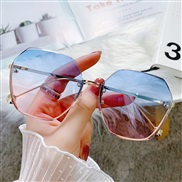 ( gold frame  blue  pink Lens )samll sun Sunglasses woman Korean style Metal fashon sunglass ant-ultravolet