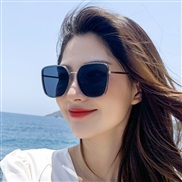 ( Light gray frame  gray  Lens +) sde cut sunglass woman  fashon Korean style sunglass gradual change ant-ultravolet Su
