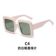 ( while frameDark green Lens )occdental style personaltytr square lady Sunglasses fashon sunglass retro sunglass
