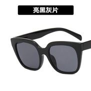 ( bright black gray  Lens )fashon sunglass woman ant-ultravolet retro whte Sunglasses square