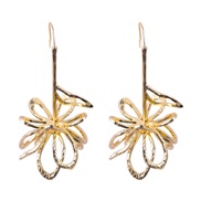 ( Gold)fashion flowers shape three-dimensional ornament earring occidental style fashion Metal textured retro hollow lo