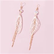 (EZ baise) occidental style long width tassel feather personality Earring woman personality trend temperament woman ear