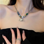 ( Silver necklace)per...