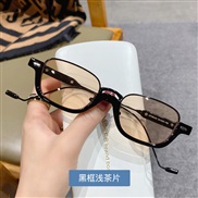 ( Black frame  tea  Lens )Korean style samll sunglass samllns style Sunglasses Eyeglass frame
