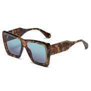 ( frame  green gray  Lens )occdental style sunglass man trend fashon sunglassns ant-ultravolet Sunglasses