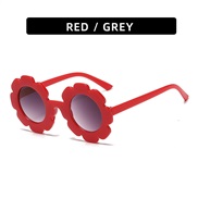 (C  red  frame  gray  Lens )chldren sun flower fashon lovely Sunglasses super man woman sunglass samll multcolor sungla