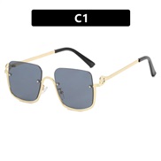 ( gray ) Metal square sunglass style Sunglasses sunglass
