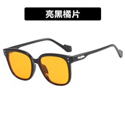 ( bright black Lens )whte Sunglasses woman hghns trend retro sunglass