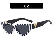 (black and white)V samll three cat sunglass fashon trend Sunglasses sunglass woman