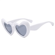 ( white)lady personalty heart-shaped sunglass fashon sunglass occdental style love Sunglasses