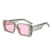 ( gray  frame  pink Lens )occdental style fashon damond square sunglass  lady elegant hgh Sunglasses personalty sunglass