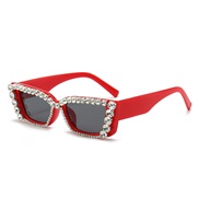 ( red  frame  Black grey  Lens )occdental style damond sunglass lady personalty all-Purpose samll Sunglasses fashonns s