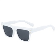 ( while frame Black grey  Lens ) sunglass temperament fashon bref man lady style cat Sunglasses