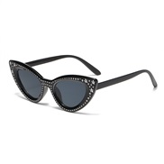 ( Black frame  Black grey  Lens ) damond three cat sunglass trend fashon sunglass all-Purpose personalty Sunglasses