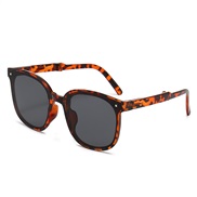 ( leopard print frame  Black grey  Lens ) sunglass woman style Sunglasses man ant-ultravolet