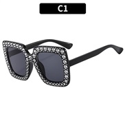 (C  Bright balck frame  gray  Lens )multicolor diamond sunglass occidental style fashion Sunglasses retro trend