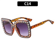 (C  frame  gray  Lens )multcolor damond sunglass occdental style fashon Sunglasses retro trend