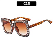 (C  frame  tea  Lens )multcolor damond sunglass occdental style fashon Sunglasses retro trend