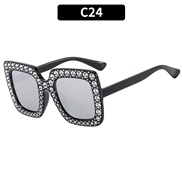 (C  Bright balck frame  while  Mercury )multcolor damond sunglass occdental style fashon Sunglasses retro trend