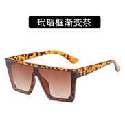 (C  frame  Gradual change tea )occdental style trend square sunglass man fashon Rce nal Sunglasses sunglass