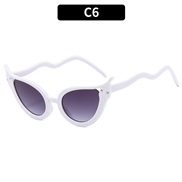 (C  while frame gray  Lens )occdental style personalty sunglass snake Sunglasses woman sunglass