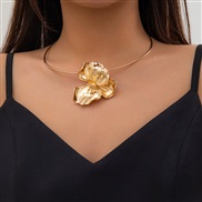 ( Gold 6154)occidental style  exaggerating three-dimensional Metal flowers Collar  personalityflower necklace woman
